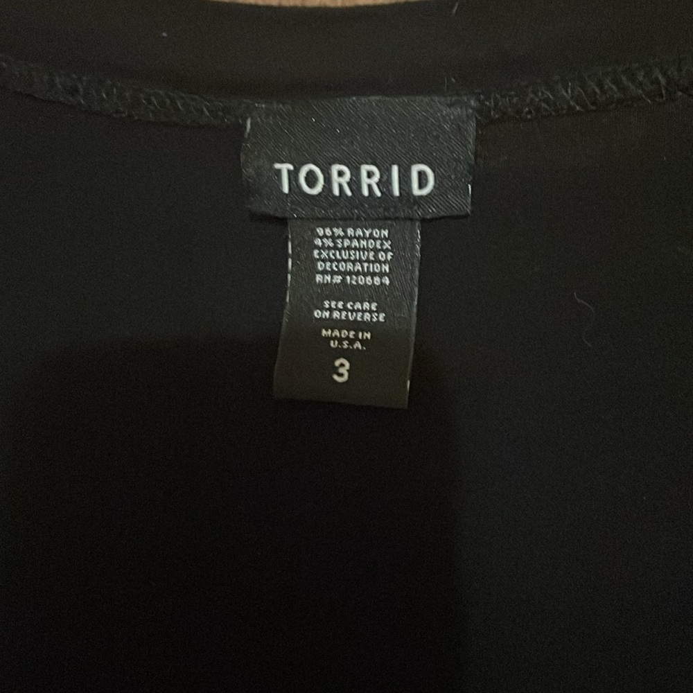 Torrid asymmetrical sleeveless blouse - Picture 2 of 3